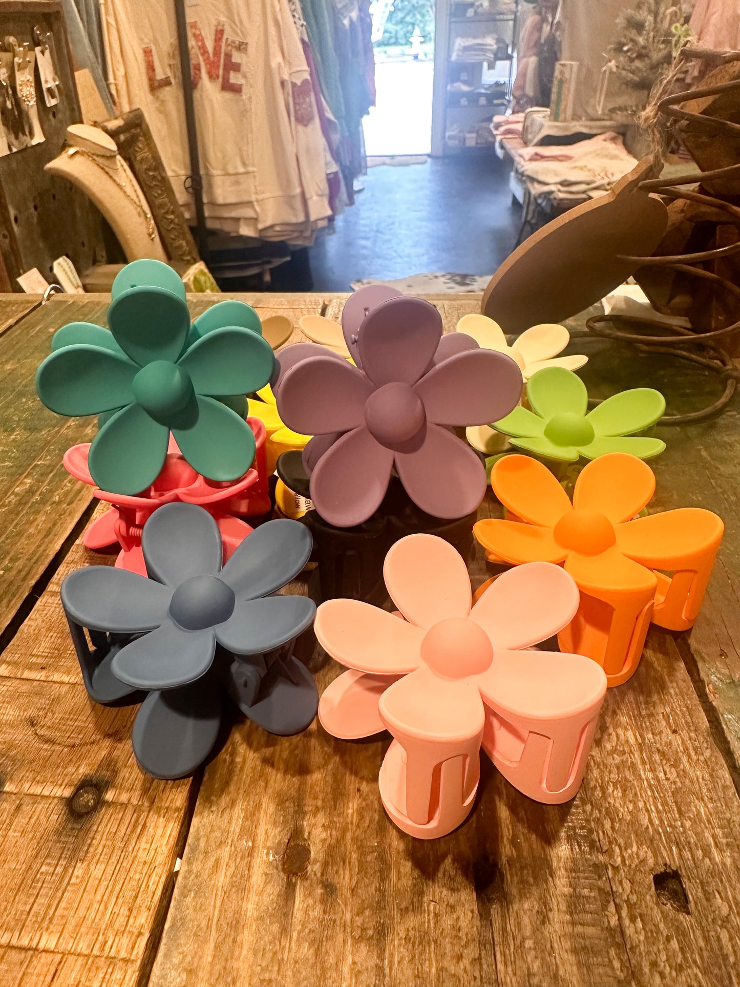 Delilah Daisy Claw Clip