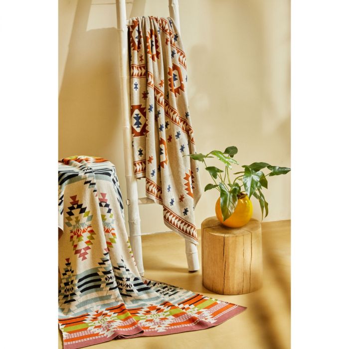 Indie-d throw